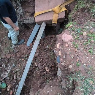 Hallan en Santo Tomé una piedra de origen jesuítico