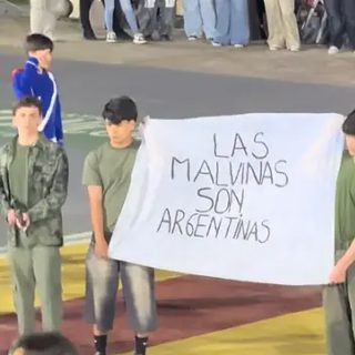 Recrearon la bandera de Malvinas en la Estudiantina de Ituzaingó