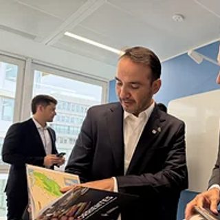 Valdés busca US$ 50 millones para el puerto de El Sombrero