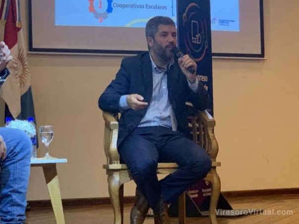 El intendente Emiliano Fernandez expuso sobre Educación en Córdoba