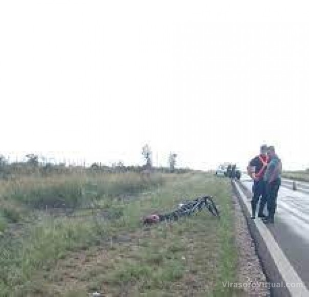 Murió en la ruta 14 un ciclista que viajaba por el país, en Garruchos hubo otra tragedia