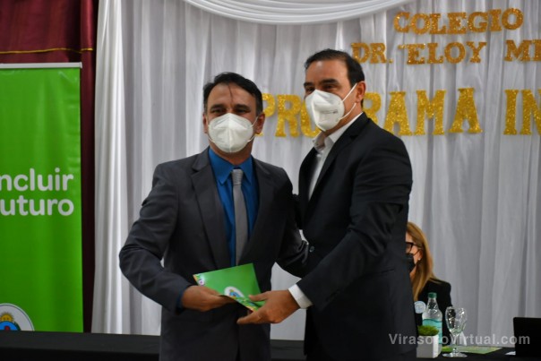 Con el objetivo de “revolucionar el contenido educativo”, Valdés entregó 1.368 computadoras a establecimientos