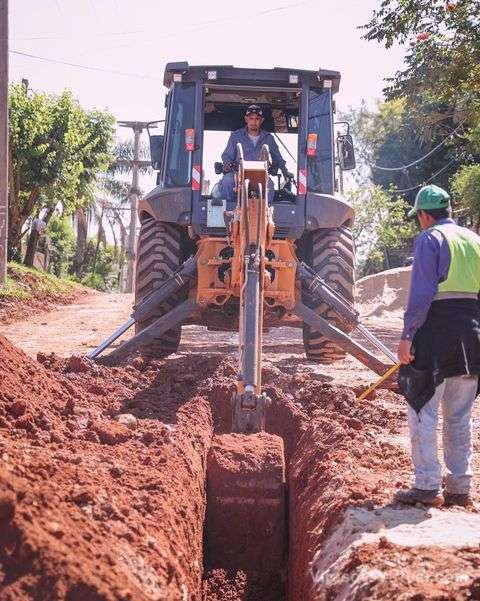 Por calle Centeno, entre Bertodano y Moreno, se realizan diferentes obras para mejorar la calidad de vida de los vecinos