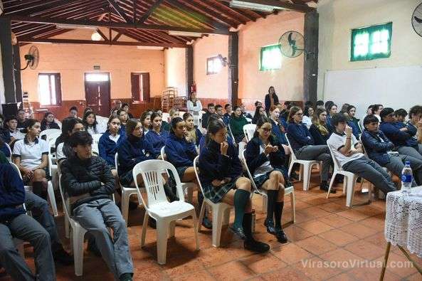 Desde la Dirección de Habilitaciones Comerciales acompañamos a los alumnos del Colegio Siglo XXI