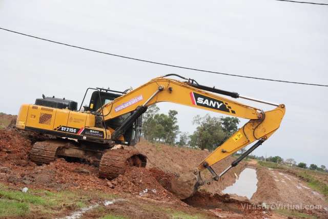 Obras de canalización y acequias en los Barrios Alfonsin, 100 Vv y Teresa de Calcuta