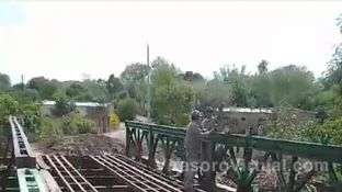 Vecinos reclaman la reparación de un puente que une a dos barrios