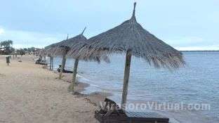 Por la crecida del Paraná, cerraron una playa y peligran todos los balnearios
