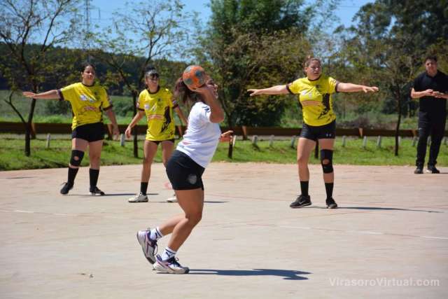 La Liga de #Handball cumplió una nueva fecha de su torneo en el predio ' Juan Bertrán" durante este domingo.