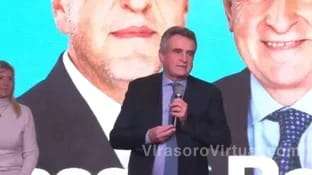 El actual Jefe de Gabinete y candidato a Vicepresidente , Agustín Rossi, llega a Corrientes