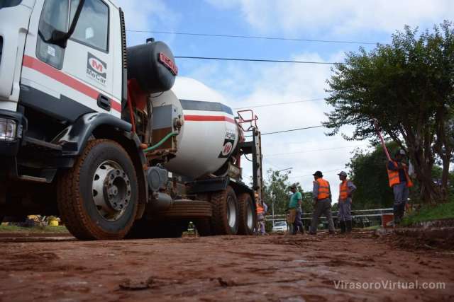 La obra pública avanza con 2 nuevas cuadras de pavimento en el barrio San Martín