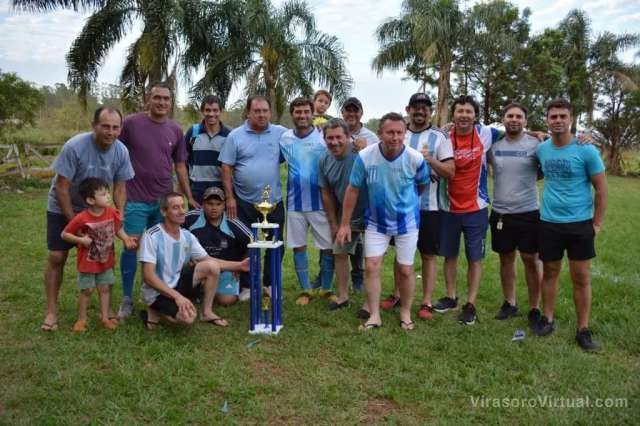 Los veteranos vivieron su última jornada buscando el campeón en el tradicional predio "Alfredo Rochen"
