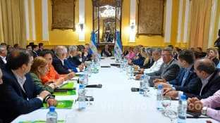 En una reunión de gabinete, el gobernador G. Valdés abordó la situación de los ministerios frente al cambio