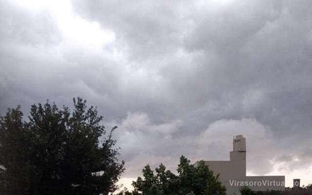 El SMN emitió una alerta amarilla y naranja por tormentas en Corrientes el sábado