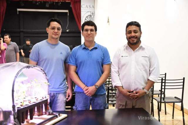 Alumnos de la carrera de Mecatrónica presentaron un proyecto sobre vivero automatizado