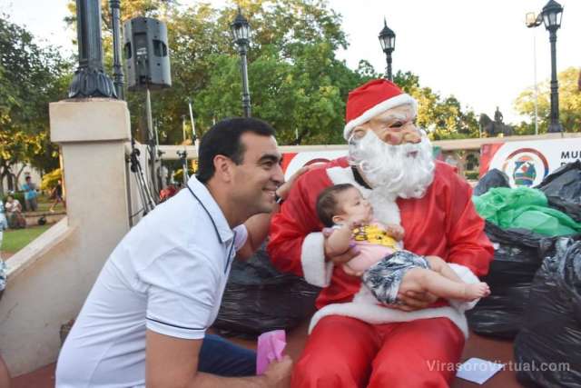 ¡En una tarde iluminada recibieron la visita de Papá Noel, que les trajo magia y alegría!