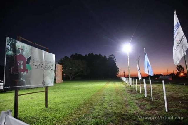 Más de 300 personas realizaron el último paseo bajo la Luna en las ruinas de San Alonso