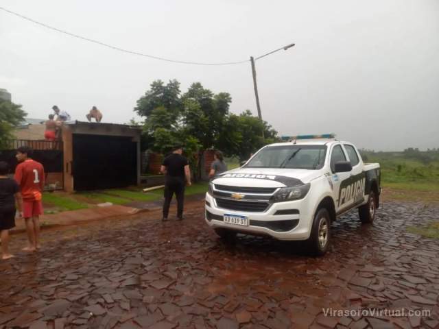 Se registran voladuras de techo y caída de árboles por tormenta en Apóstoles