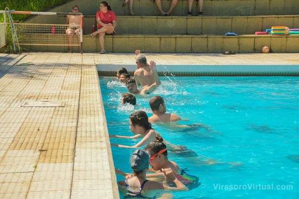 A través de la Secretaría de Deportes, impulsa clases de natación adaptada en La Pileta del ex Club Yacyretá