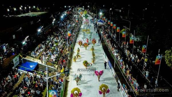 ¡La primera noche de carnaval en Santo Tomé fue una explosión de ritmo y color!