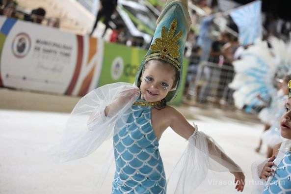 Disfrutaron otra noche de carnaval con Ipanema, Marabú, Fon Fon y Carumbé