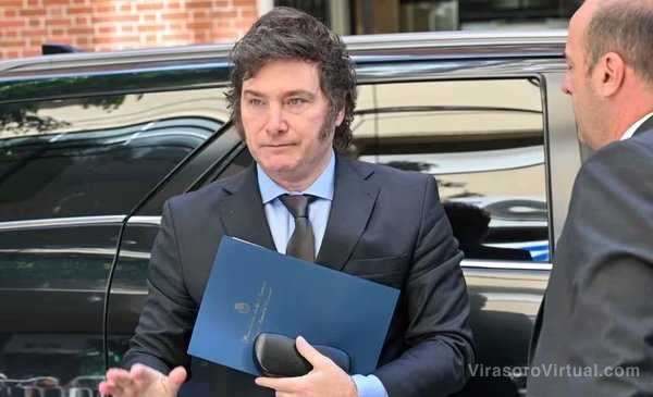 Milei descartó dolarizar la economía este año:
