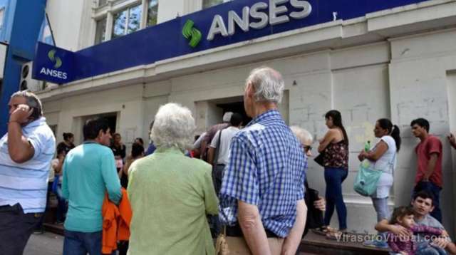Los jubilados y pensionados que cobran a través de la ANSES recibirán un aumento en marzo,