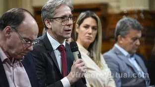 Legisladores de la UCR , incluyendo al senador Eduardo Vischi, demandan la pronta designación de representantes