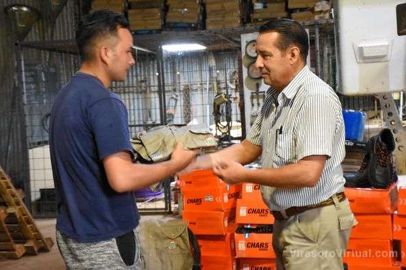 Se llevó a cabo la entrega de indumentaria al personal de Luminotecnia,