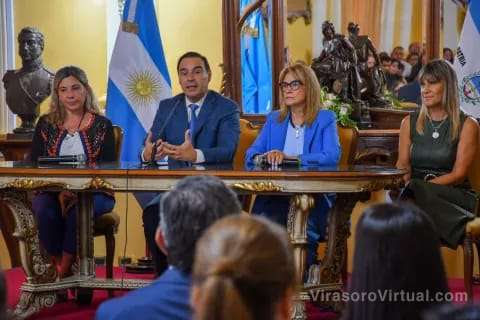 El gobernador Gustavo Valdés lideró un acto en el Salón Amarillo,