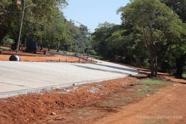 ¡Junto al Gobierno Provincial siguen renovando su querido Paseo Costero!