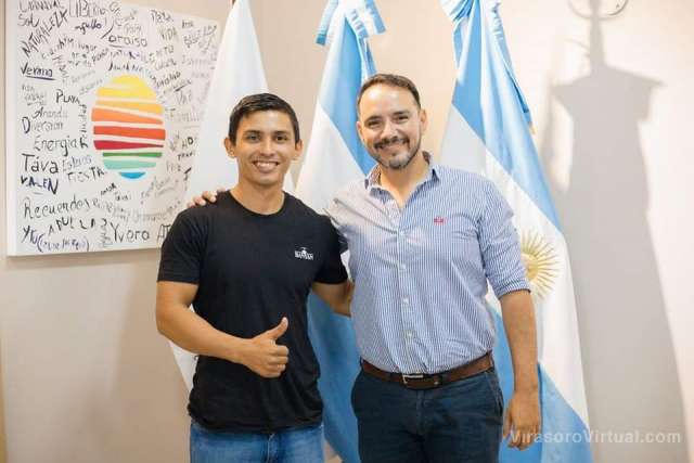Ituzaingó se enorgullece en anunciar la visita del talentoso escultor autodidacta, Carlos Uruzola!