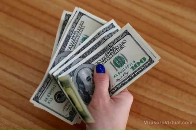 Los argentinos tenían USD 277.793 millones fuera del sistema financiero local al cierre de 2023,