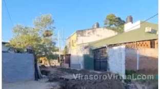 Comenzaron los trabajos de reparación en la calle donde colapsó el ducto cloacal