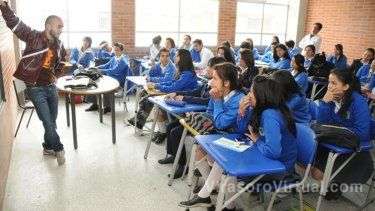 El gobierno ha lanzado un programa de vouchers educativos para ayudar a pagar las cuotas de colegios privados