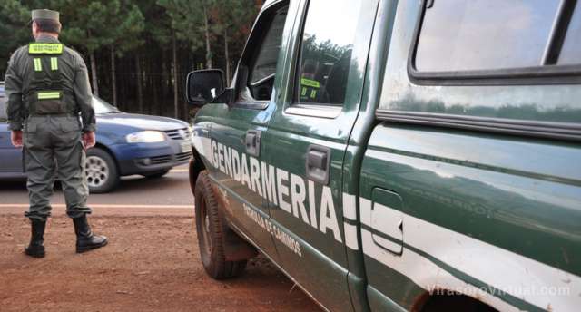 Gendarmería Nacional Argentina rescató a una menor de edad que viajaba sola en un colectivo