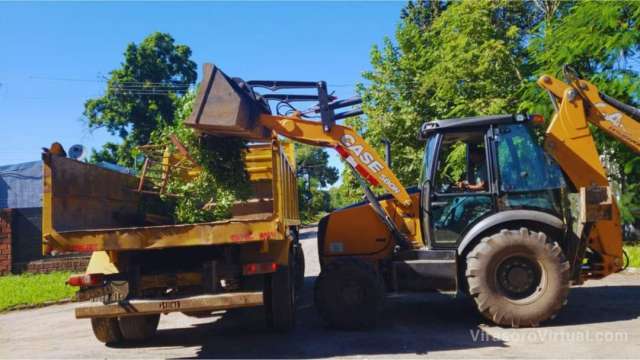 A través de Obras Públicas, continuan con el trabajo de limpieza y reparación de las calles