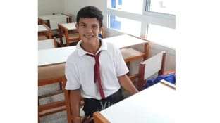 Un joven con parálisis cerebral necesita operarse