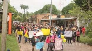 Marcha masiva en Caá Catí, Corrientes, en demanda de justicia por un niño de 8 años que sufrió maltrato