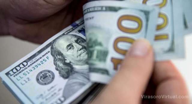 Dólar hoy: el blue volvió a subir y cerró por primera vez a $1300