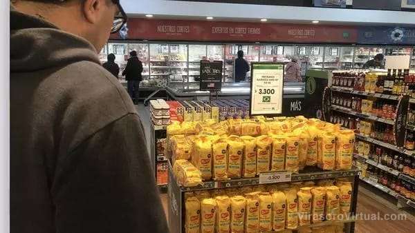 Esta semana, los supermercados empezaron a vender pan lactal importado de Brasil,