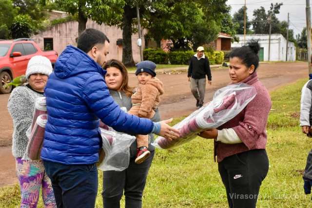 Realizaron entregas de frazadas y colchones a los vecinos evacuados de la manzana 75,