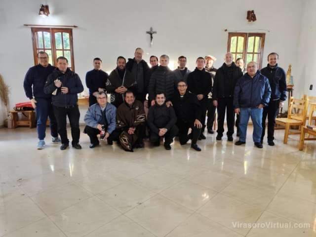 Santo Tomé: encuentro de formación permanente del clero