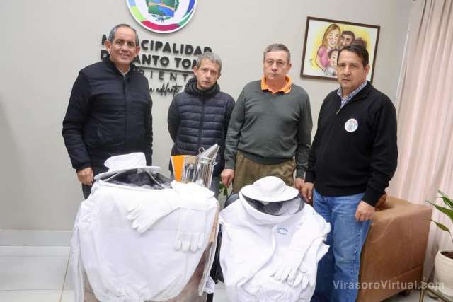 Se entregaron dos trajes de apicultor