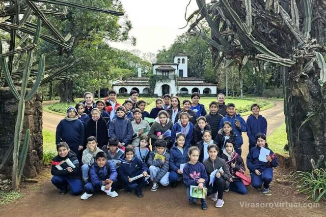 ¡Hermosa visita! Los niños de la Escuela N° 325 de Virasoro también se sumaron a las Visitas Escolares