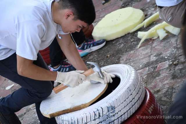 Mita Jóvenes por el  medio