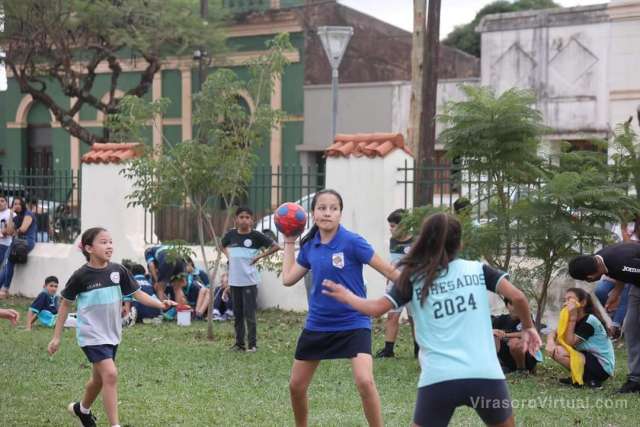 Juegos Intercolegiales de mini deportes en escuelas primarias