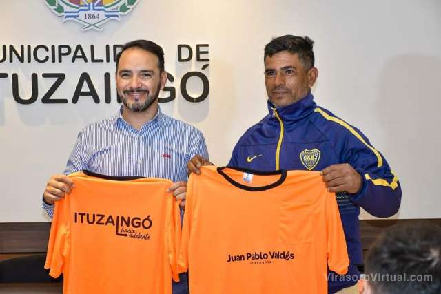 A traves de la Secretaria de Deportes ¡Celebraron la entrega de camisetas a los equipos del torneo local de Futsal