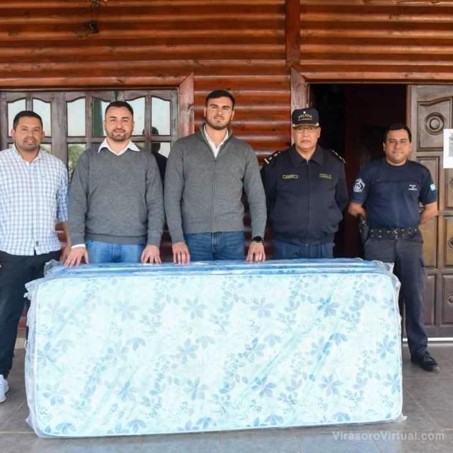 Estuvieron en paraje Coronel Desiderio Sosa e hicieron entrega de colchones,