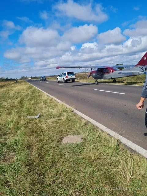 Hallaron una avioneta abandonada a la vera de la Ruta N12