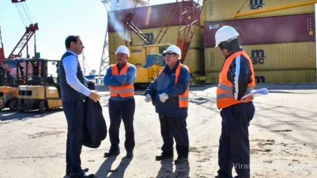 El gobernador, Gustavo Valdés, supervisó la llegada de contenedores vacíos al puerto de Corrientes,